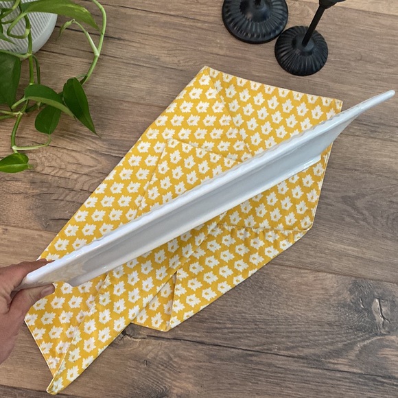 Large White Embossed Glazed Fish Serving Platter - Picture 5 of 9